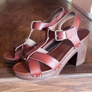 American Eagle heels